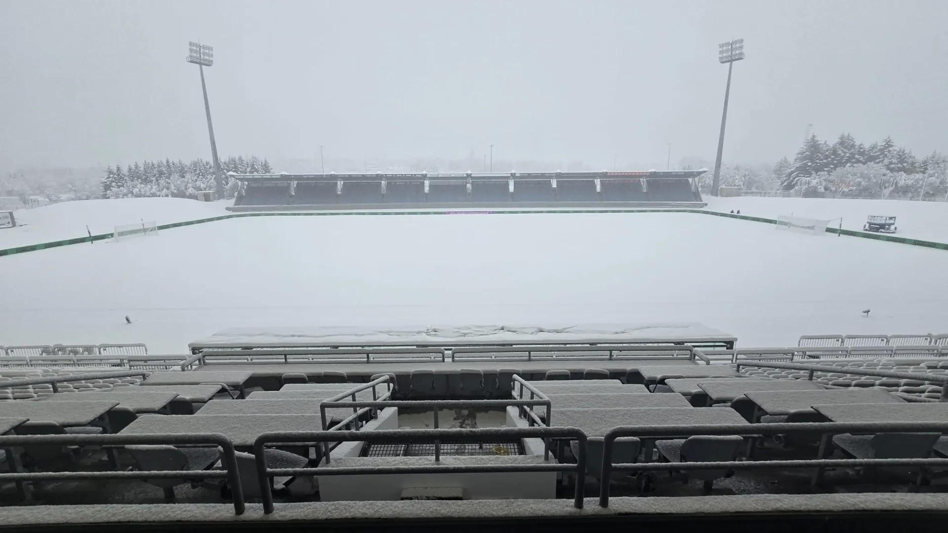 冰岛女足vs北爱女足欧国联附加赛因超强降雪延期