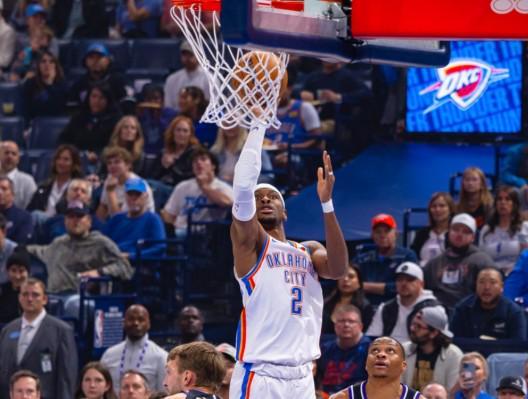 亚历山大26中14狂轰31分9板4助3帽，罚球仅2次尽显技术流