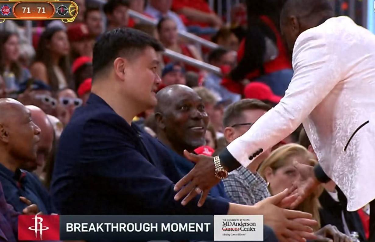 火箭开局两连败：杜兰特37分难救主，后场组织成最大短板