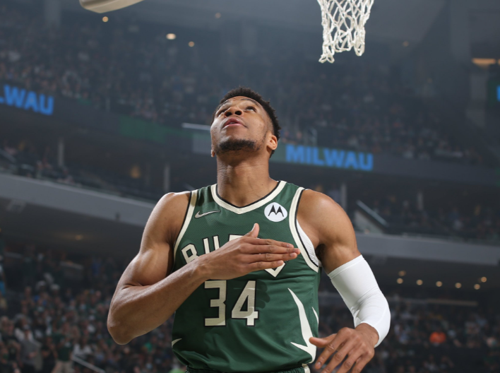 字母哥狂轰37分8板7助！赛季前4场150+50+25创历史第一纪录