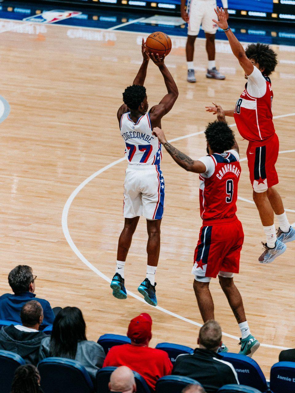 19分史诗逆转！76人豪取4连胜 马克西39+10率队绝杀奇才