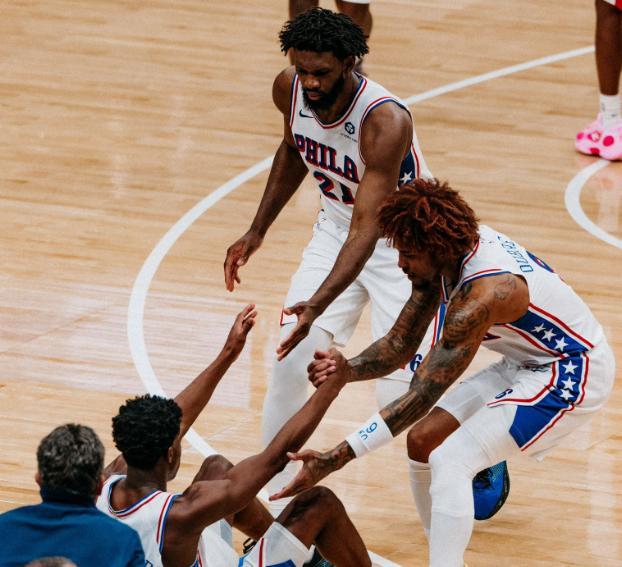 榜眼萨尔31+11+5力压恩比德，马克西加时14分救主，76人逆转奇才