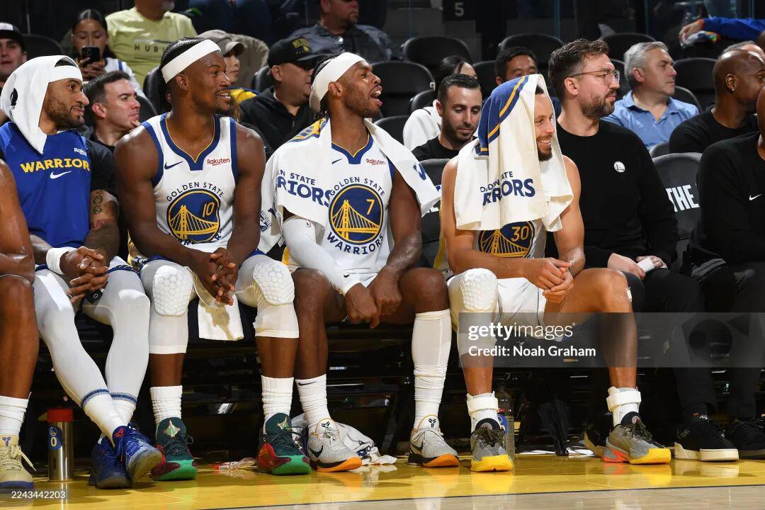 巴特勒21分0罚球惊艳，波斯特成关键，勇士轻取快船