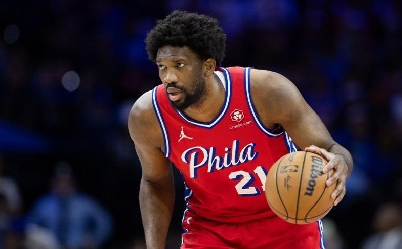 NBA最新战况：76人4连胜领跑东部，勇士轻取快船搅乱排名格局