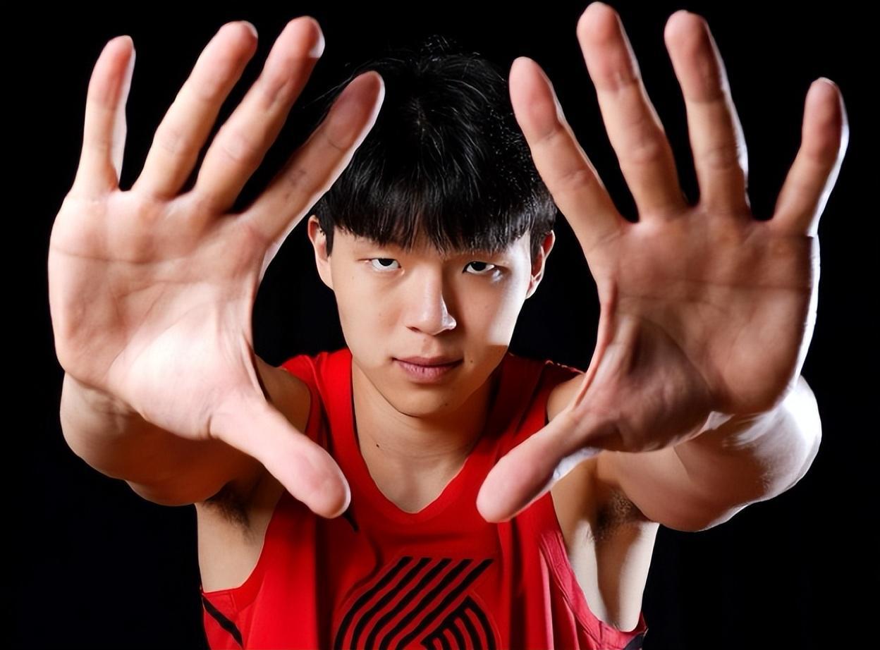 NBA新赛季震撼：文班亚马创纪录，湖人伤病潮，杨瀚森遇挑战