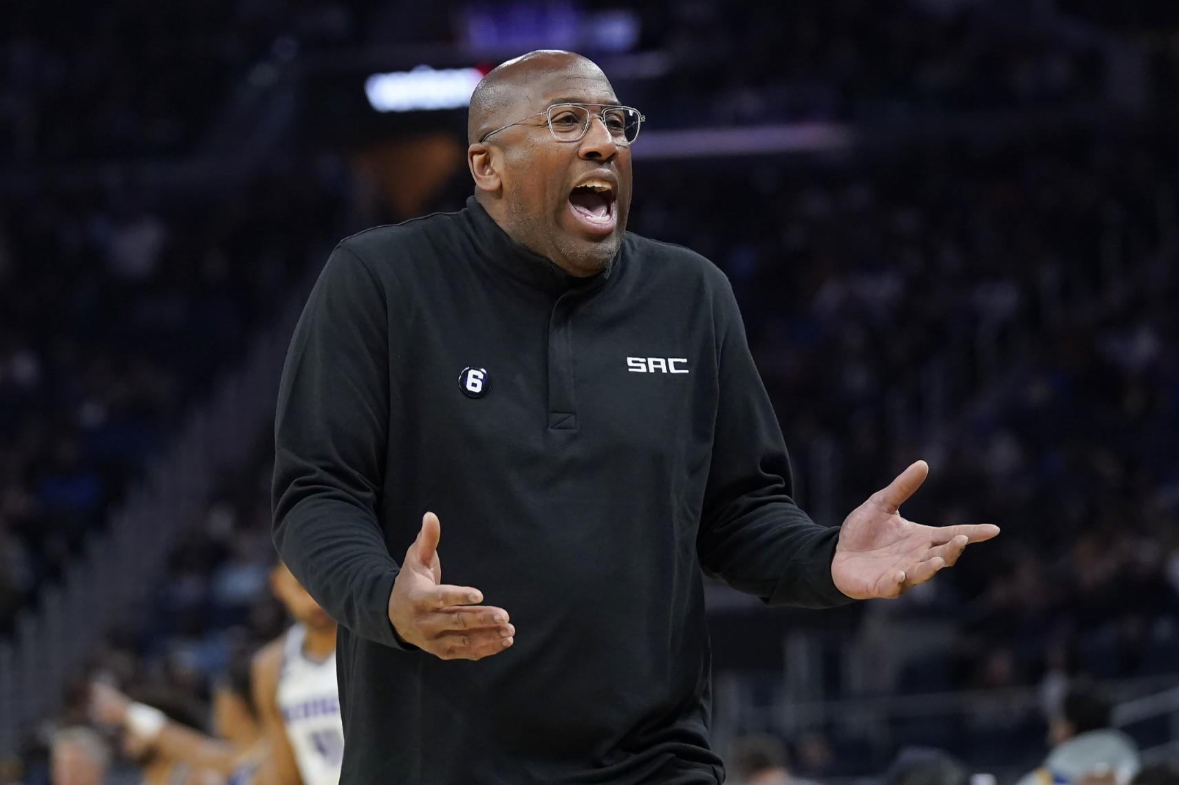 尼克斯vs雄鹿比赛现场