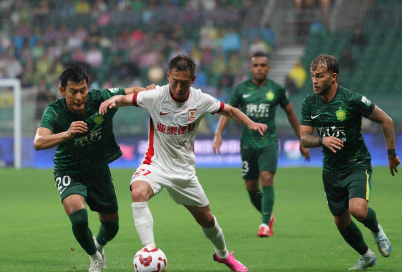 中超争议：国安或因默契球计划输亚泰，舆论风暴下的艰难抉择