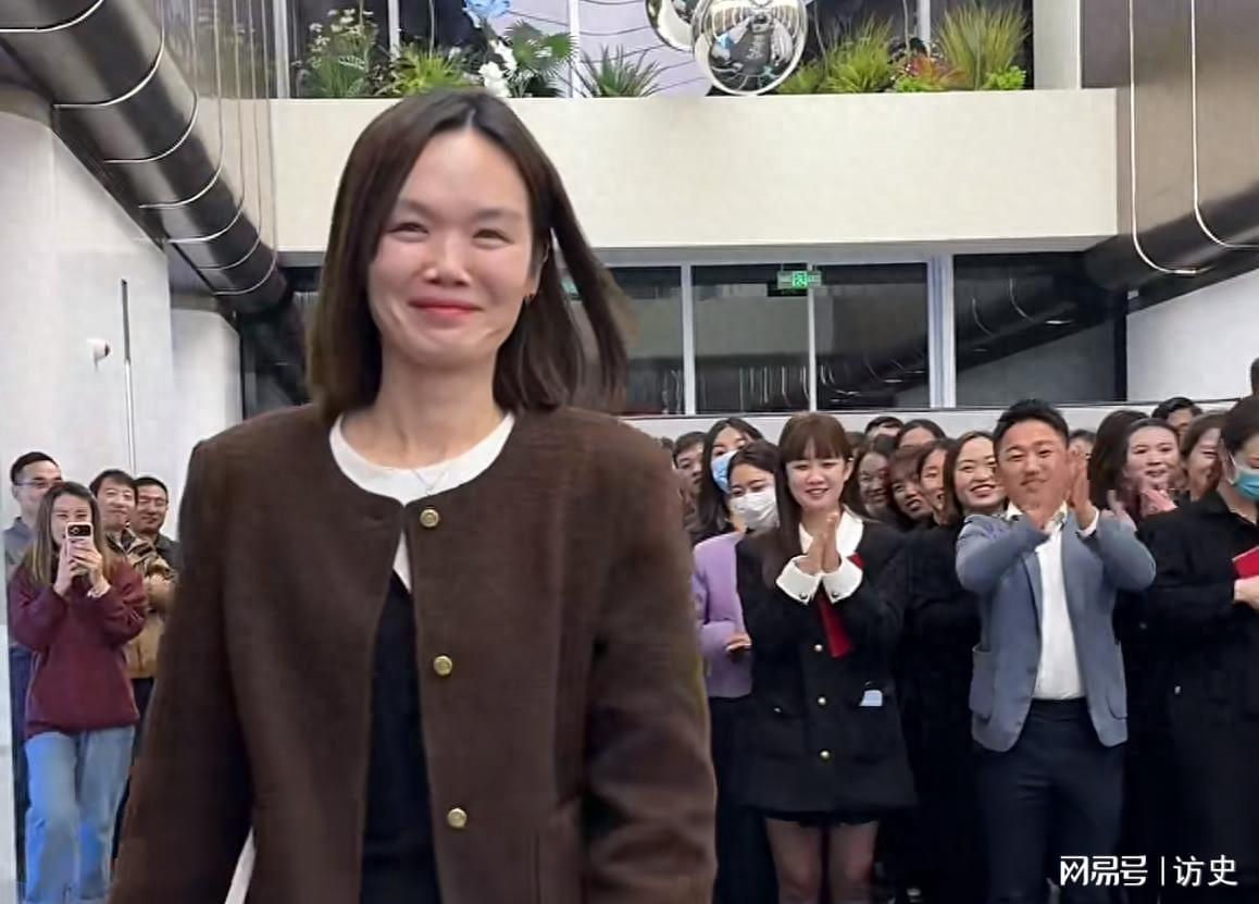 41岁女高管裸辞金地：十年逆袭路与网红转型背后的故事