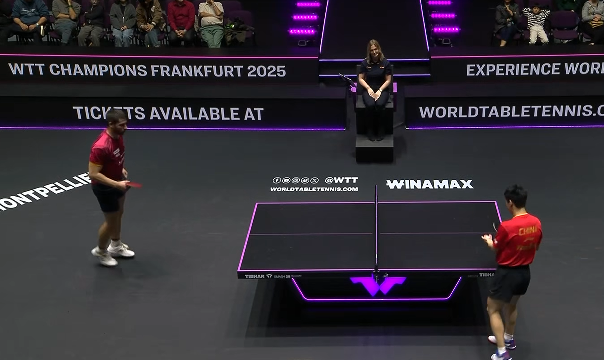 向鹏2-3惜败弗朗西斯卡 男单首轮出局发球轮遭全面压制