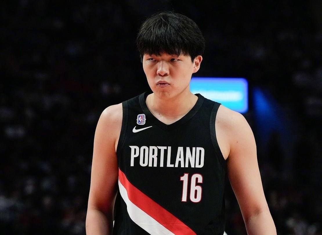 杨瀚森：训练比赛严要求，新秀成长路上的执着与坚持