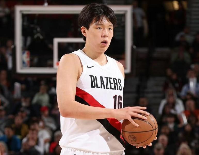 媒体人发声：杨瀚森打NBA只是打工，放松吃好为何不行？