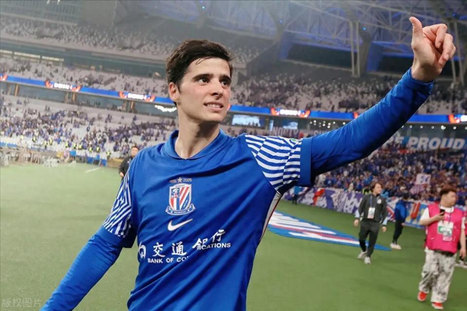 足协详解申花vs大连四大争议判罚：特谢拉辱骂未被红牌，吴曦被撞判点引热议