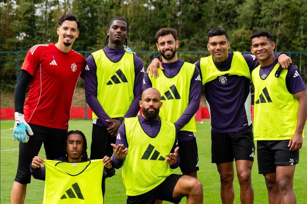 英媒揭秘：曼联本赛季凝聚力空前，卡塞米罗引领年轻球员成长