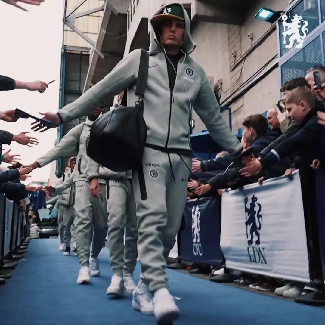 加纳乔戴对手球队帽子引争议，切尔西高层或不满