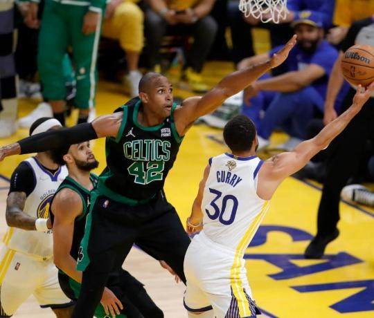 初秋聚餐畅谈：霍福德与库里共话NBA往事与未来