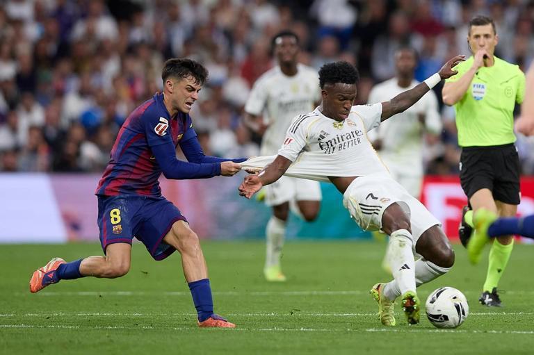 佩德里拉拽维尼修斯引争议，古利特：应直红而非黄牌