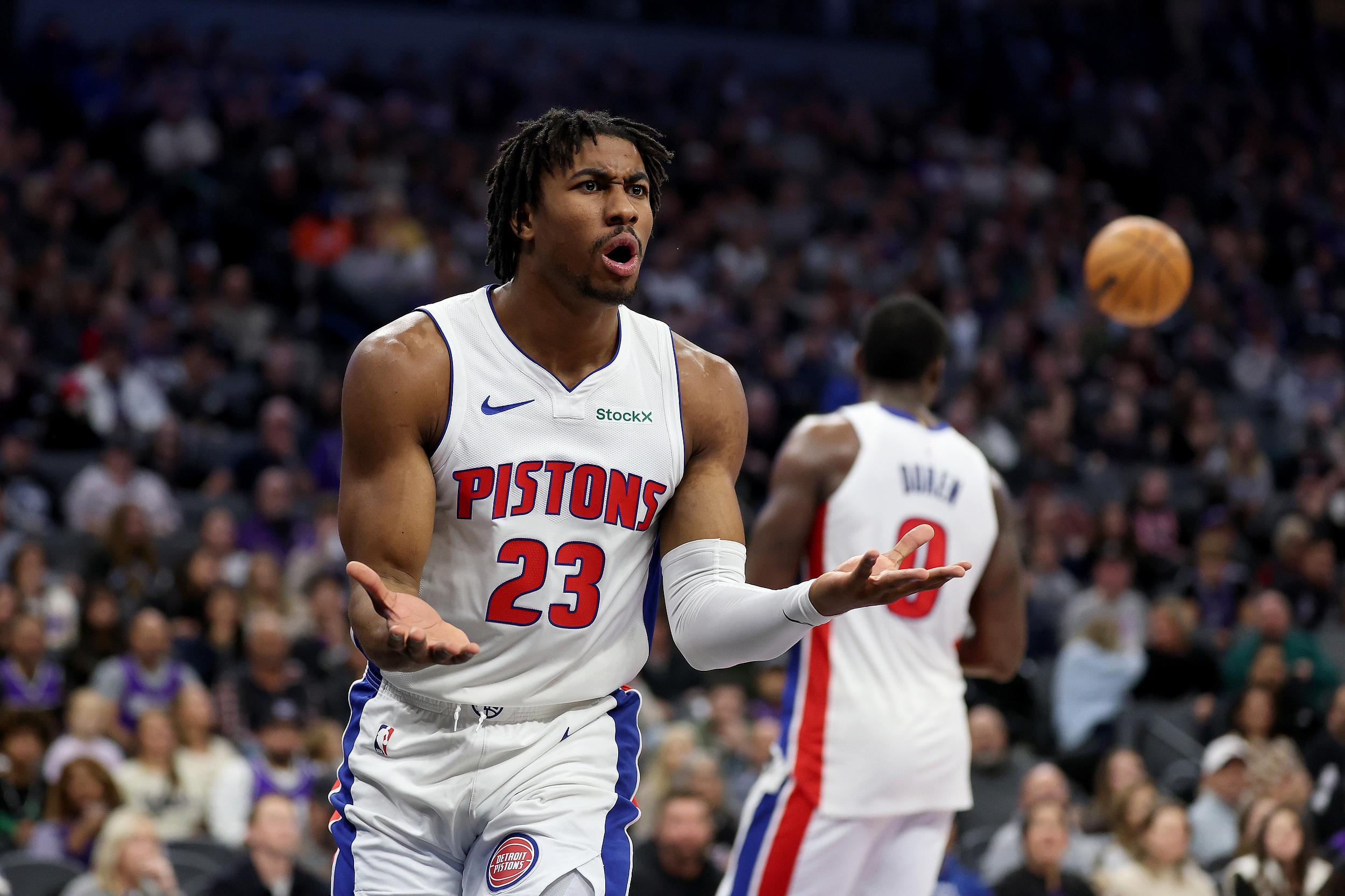 明日NBA活塞vs魔术伤病更新：勒韦尔能否出战存疑，奥萨尔·汤普森缺阵