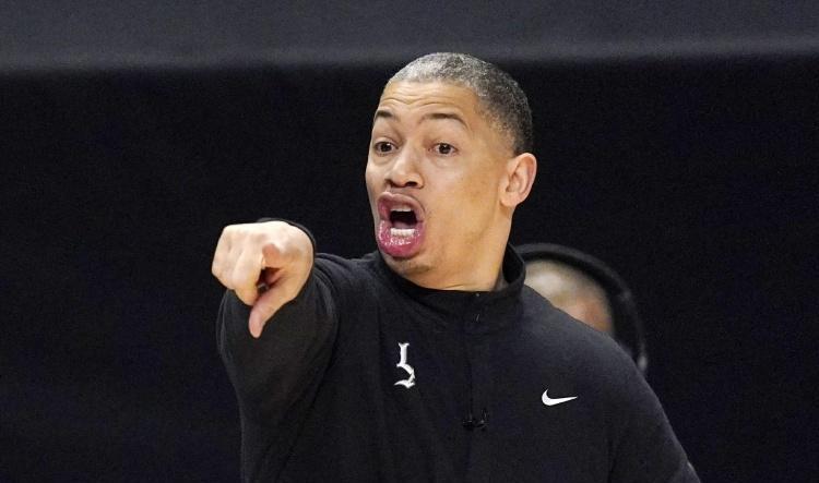 全网热议：泰伦卢为何屡遭质疑？卢指导争议操作大盘点