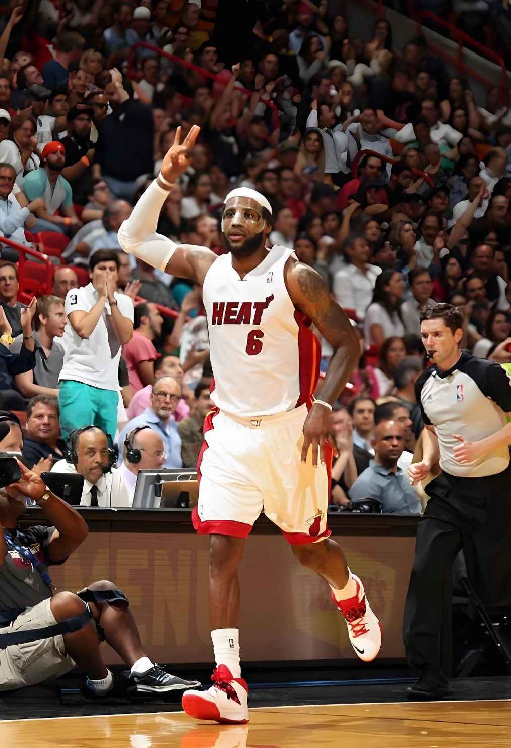 詹姆斯：终结骑士最长50分荒，热火50分传奇亦由他书写