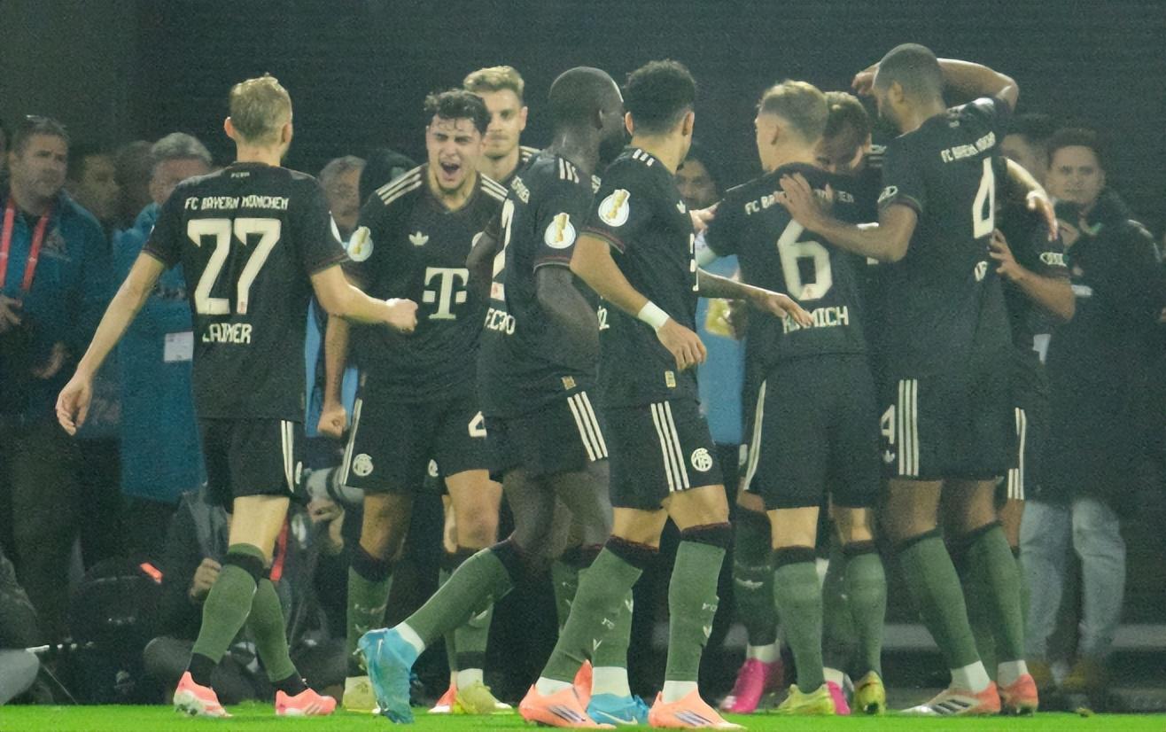 凯恩双响拜仁4-1逆转科隆，豪取14连胜创五大联赛新纪录