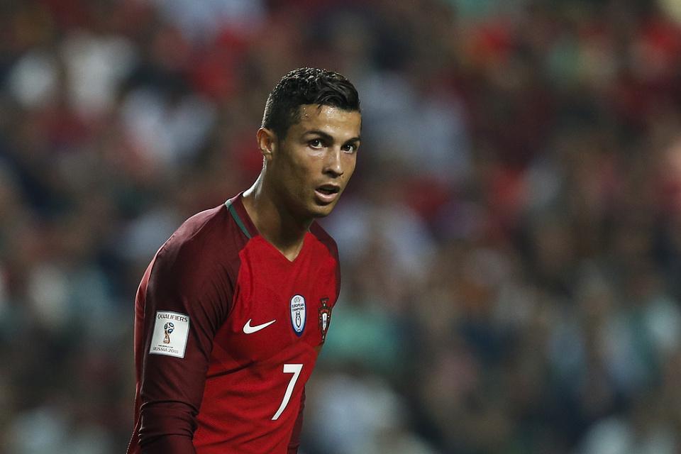 C罗世预赛41球创历史纪录，梅西莱万紧随其后