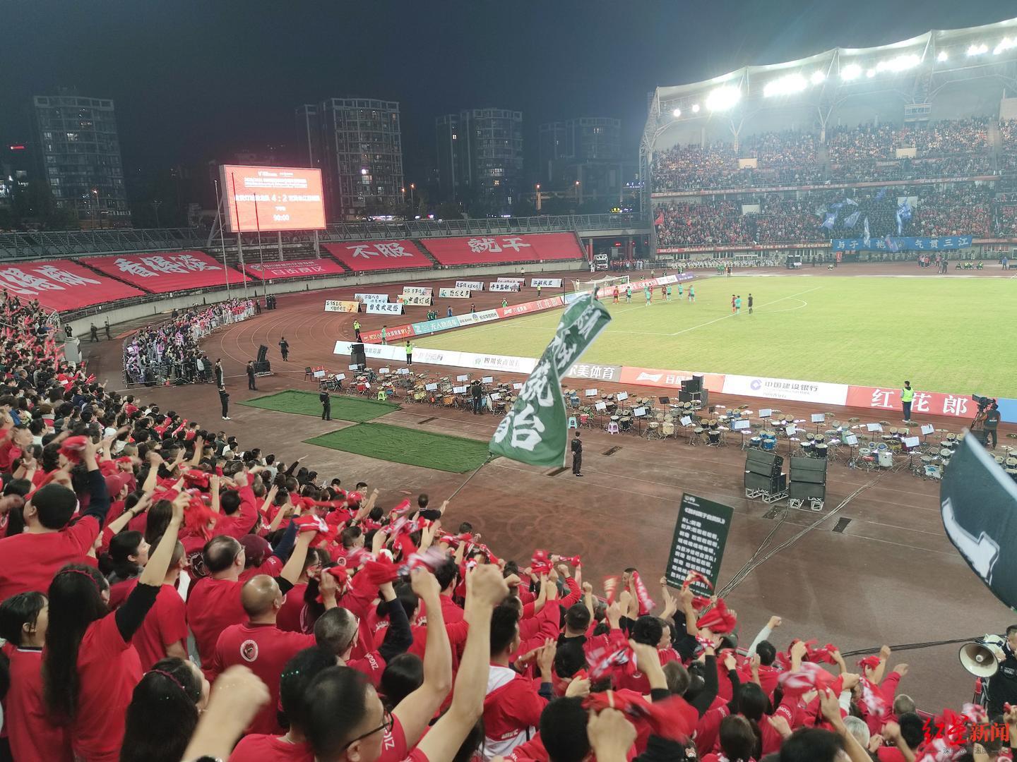 四川省城市足球联赛：自贡队0-2逆袭4-2胜宜宾队，川南赛区登顶