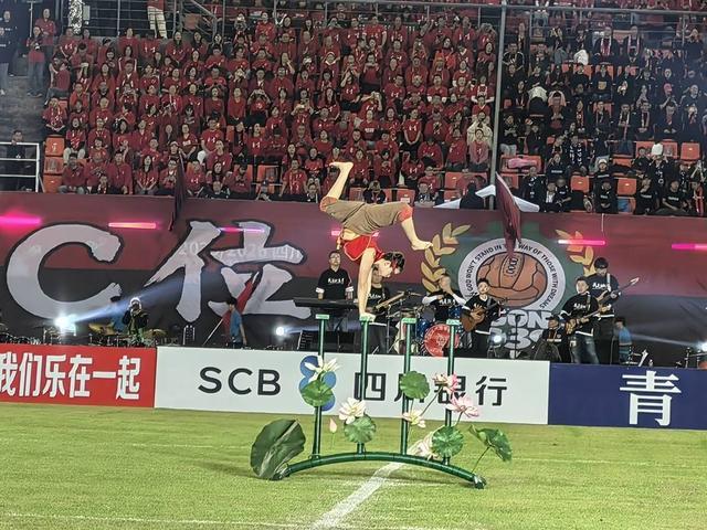 川南足球巅峰对决：自贡主场迎战宜宾，文旅IP共享流量盛宴