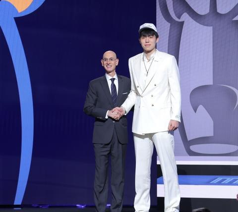 从顶流到争议：杨瀚森的NBA之路为何急转直下？