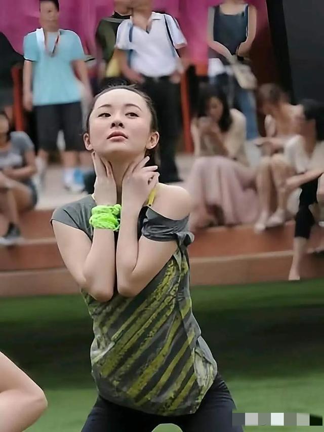 霍思燕瑜伽练习收尾动作