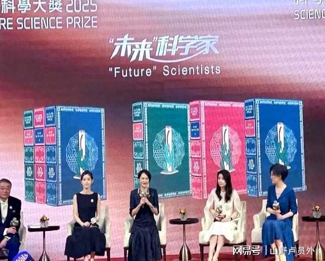 郭晶晶章泽天同框：温婉与强势的碰撞，诠释新时代女性力量