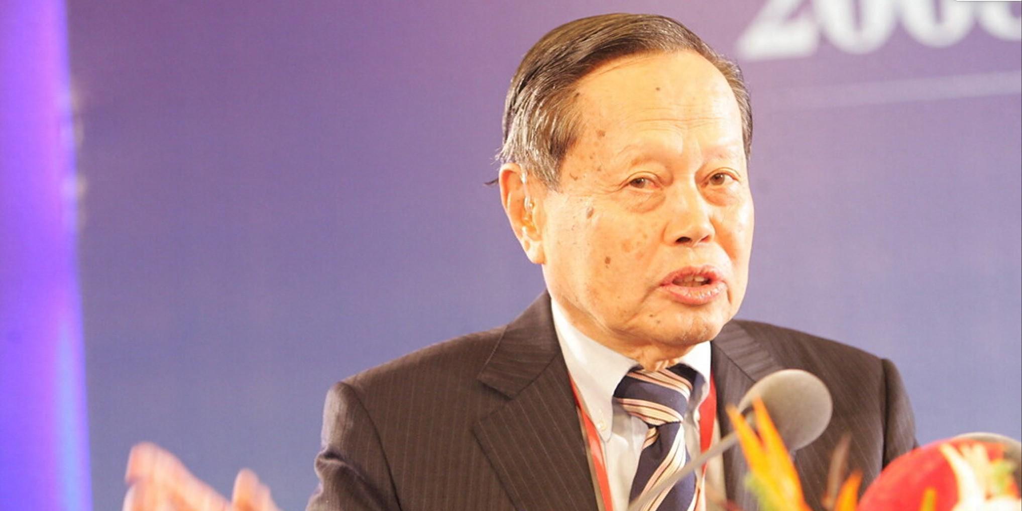 杨振宁晚年健康转折：卫生间摔跤背后的守护与深情