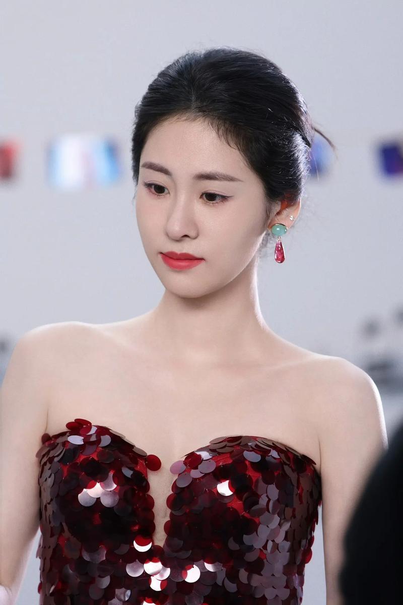 张碧晨华晨宇孩子近照