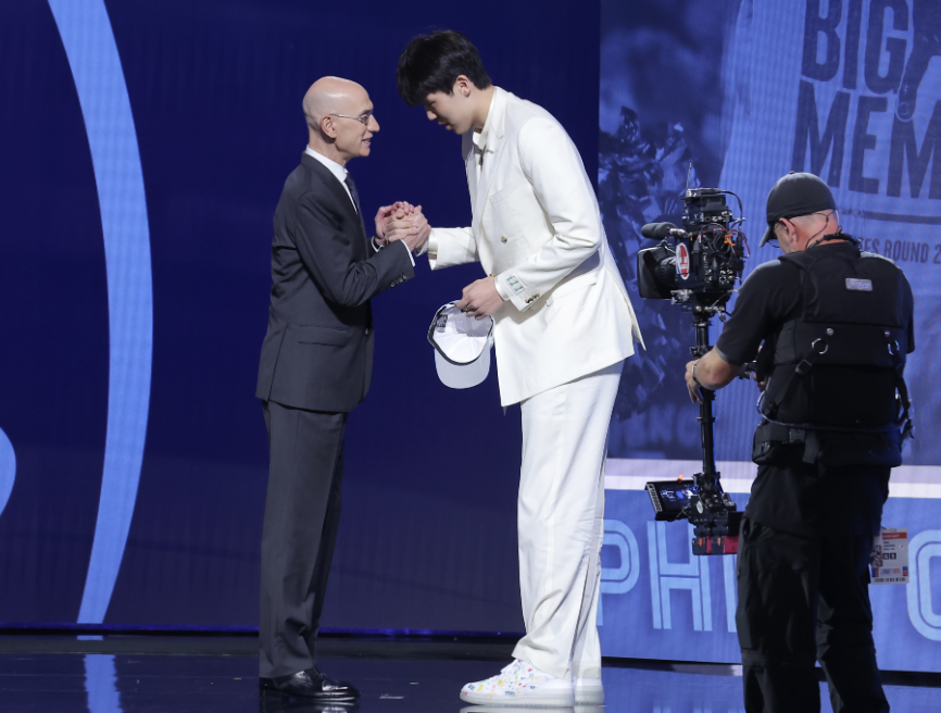 场均9分7板+90%命中率！NBA新秀最强内线竟是他，杨瀚森暂居其后