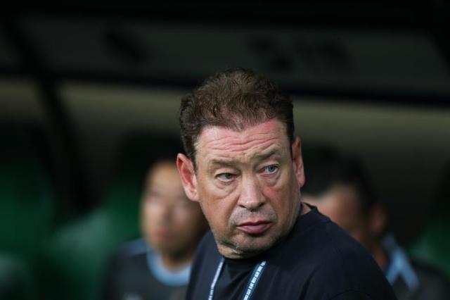 斯卢茨基：专注比赛避免心态波动，申花全力备战中超末轮