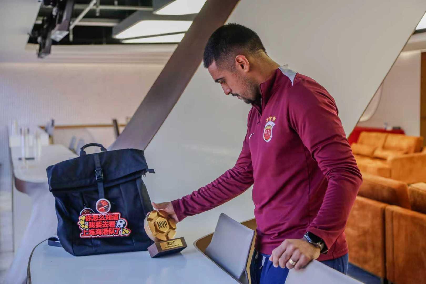 中超第27轮MVP莱昂纳多：两球一助闪耀，目标出战浙江队