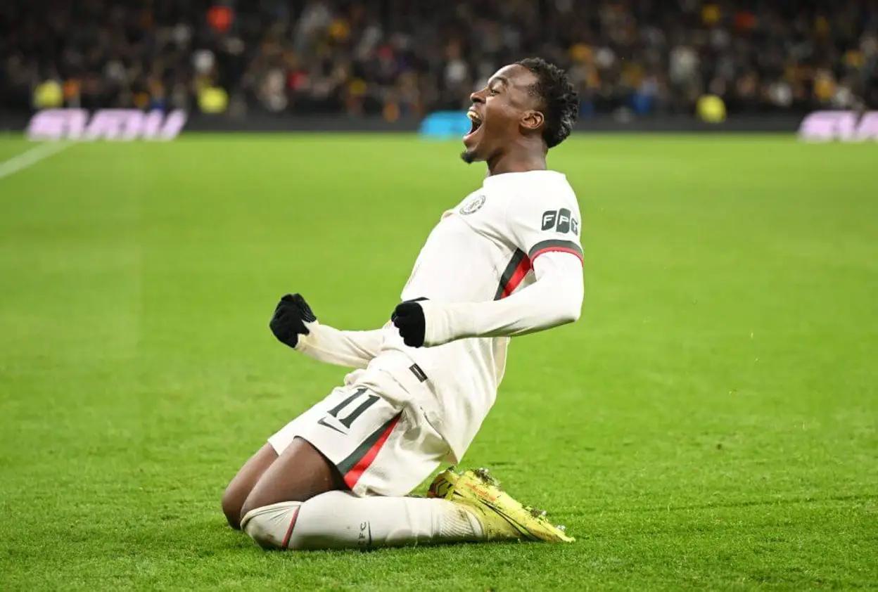 英联杯切尔西4-3胜狼队：吉滕斯闪耀，防线问题凸显