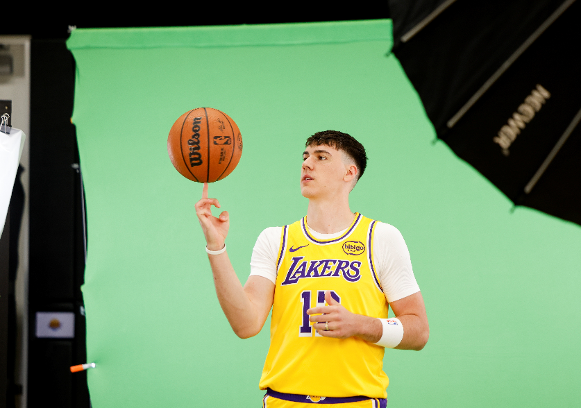 湖人116-115险胜森林狼：球员表现大解析，4人优秀3人及格2人低迷