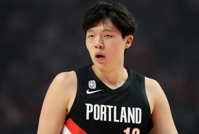 杨瀚森2分2犯规表现平平 下一战将迎战约基奇成焦点