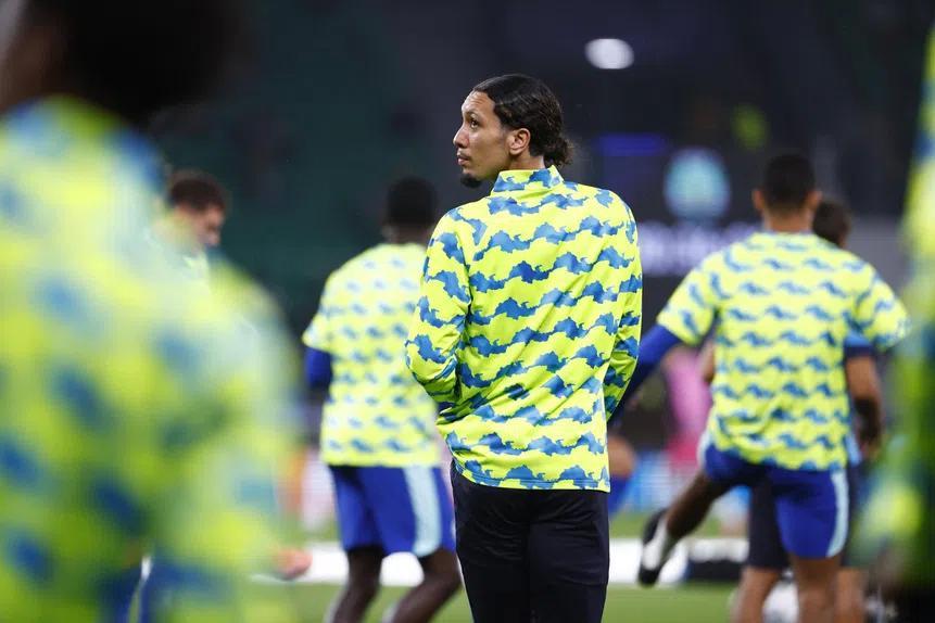 马赛球员纳迪尔球场突发昏厥，紧急送医检查