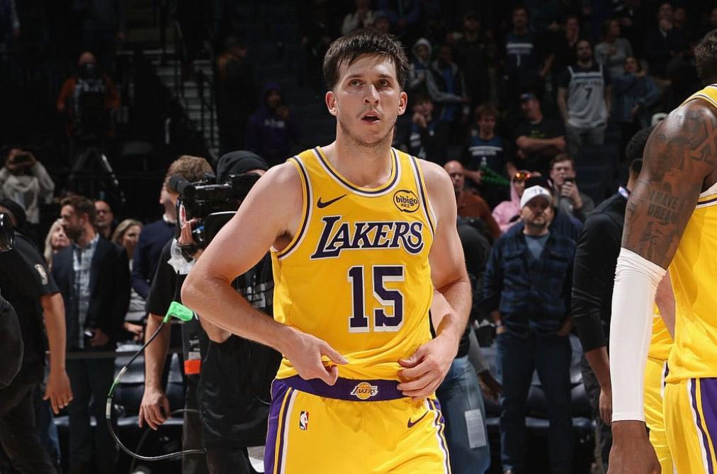 里夫斯压哨绝杀森林狼，新赛季首记绝杀引爆微博热搜