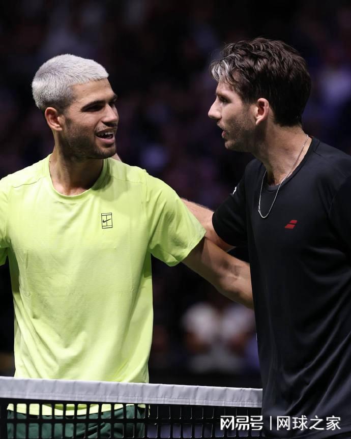 阿尔卡拉斯巴黎大师赛爆冷出局，室内硬地成最大短板？