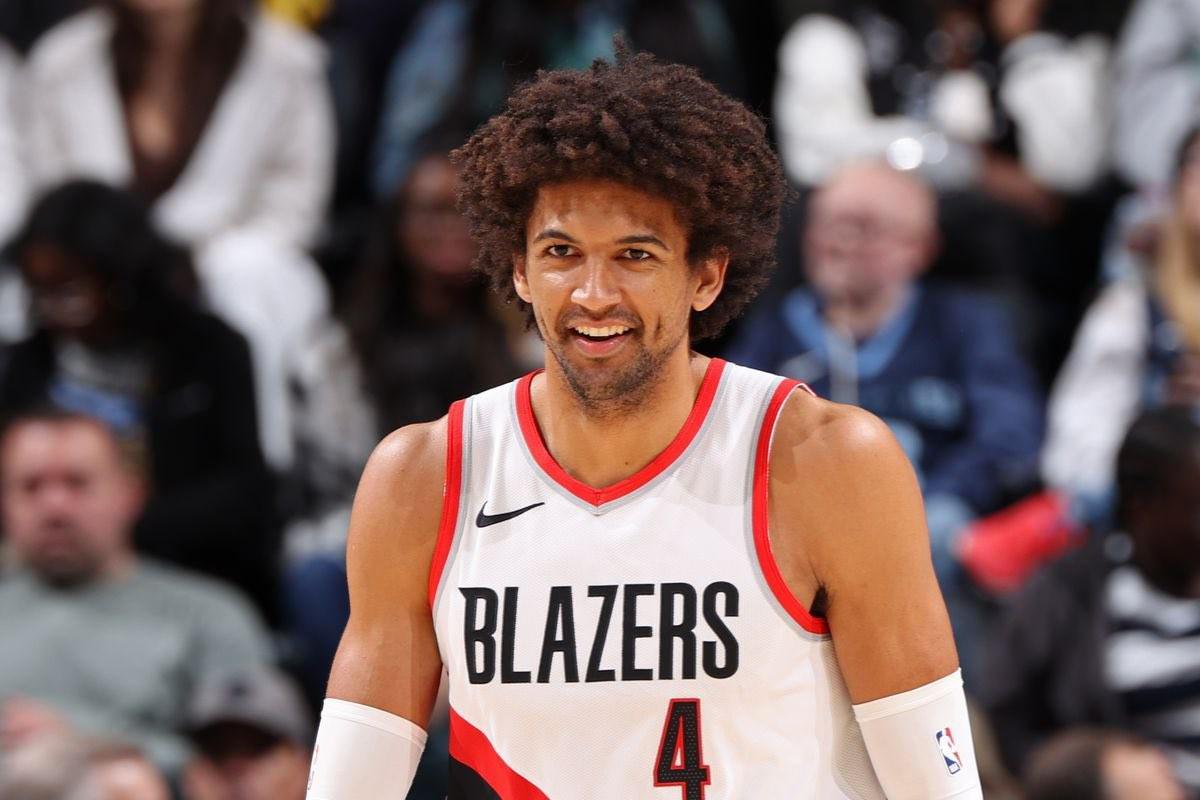 开拓者赛布尔左拇指受伤退场 半场数据3分1助2断