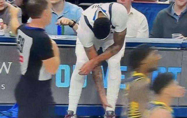 浓眉左腿疑似跟腱伤退 独行侠锋线核心伤情引关注