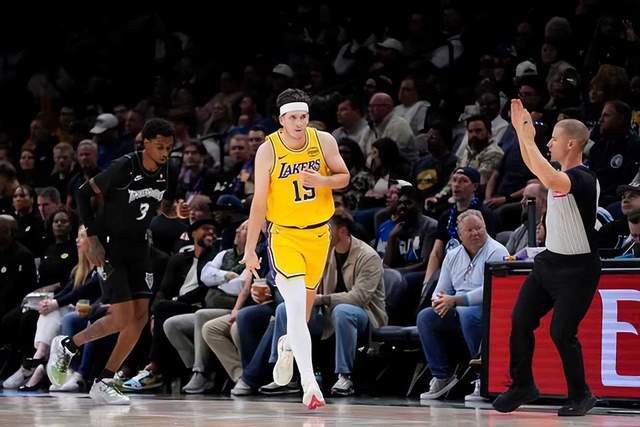 里夫斯28分16助攻绝杀森林狼，湖人该不该给四千万大合同？