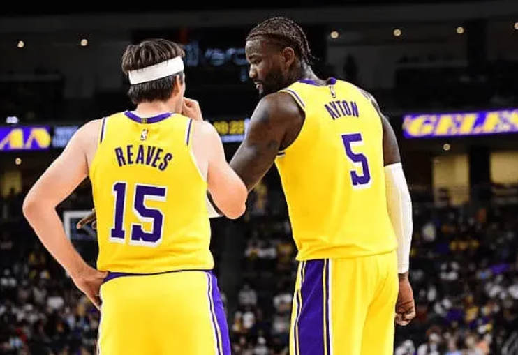 里夫斯持球突破