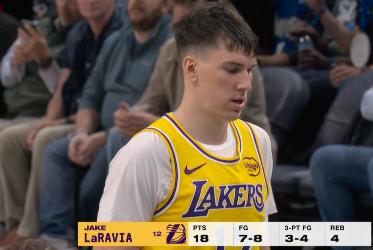 湖人新星爆发！拉拉维亚11中10狂砍27分创生涯新高