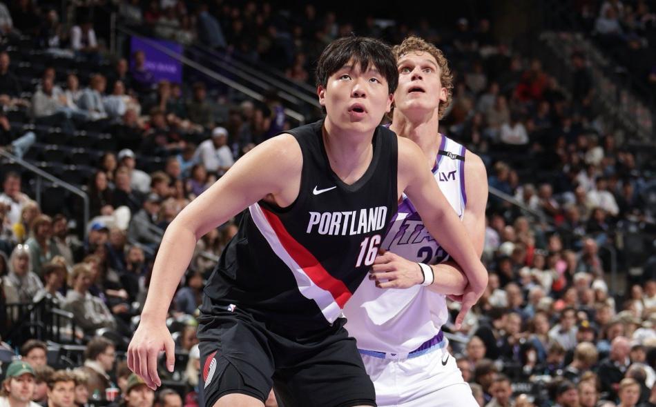 开拓者险胜爵士却暴露隐患，杨瀚森低迷表现引球迷质疑