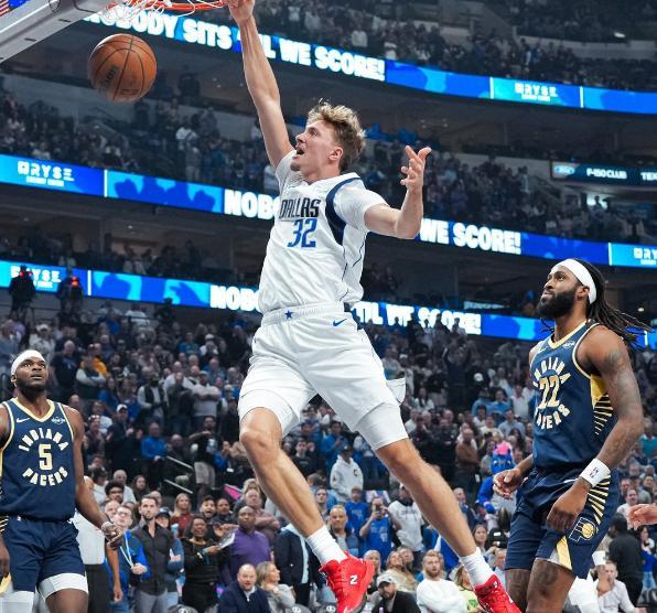 浓眉伤退弗拉格15+10，独行侠替补三驾马车52分力克步行者