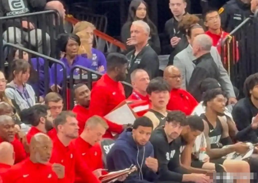 杨瀚森对阵爵士5号秀遭群嘲，美国球迷质疑其NBA前景