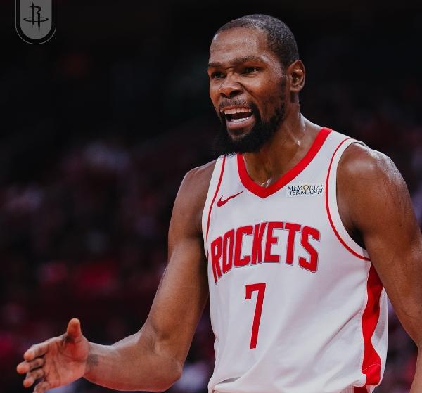 火箭客场力克猛龙，杜兰特31分创里程碑，探花史密斯闪耀全场